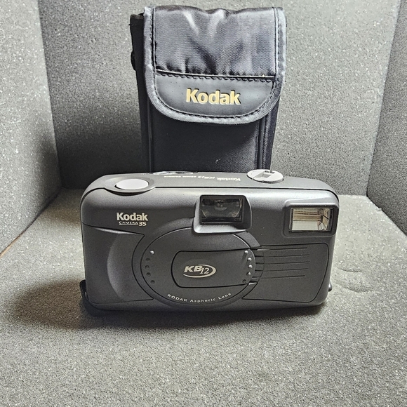 Kodak KB12 35mm Point & Shoot Film Compact Pocket Camera Untested With Case i do - Picture 1 of 11